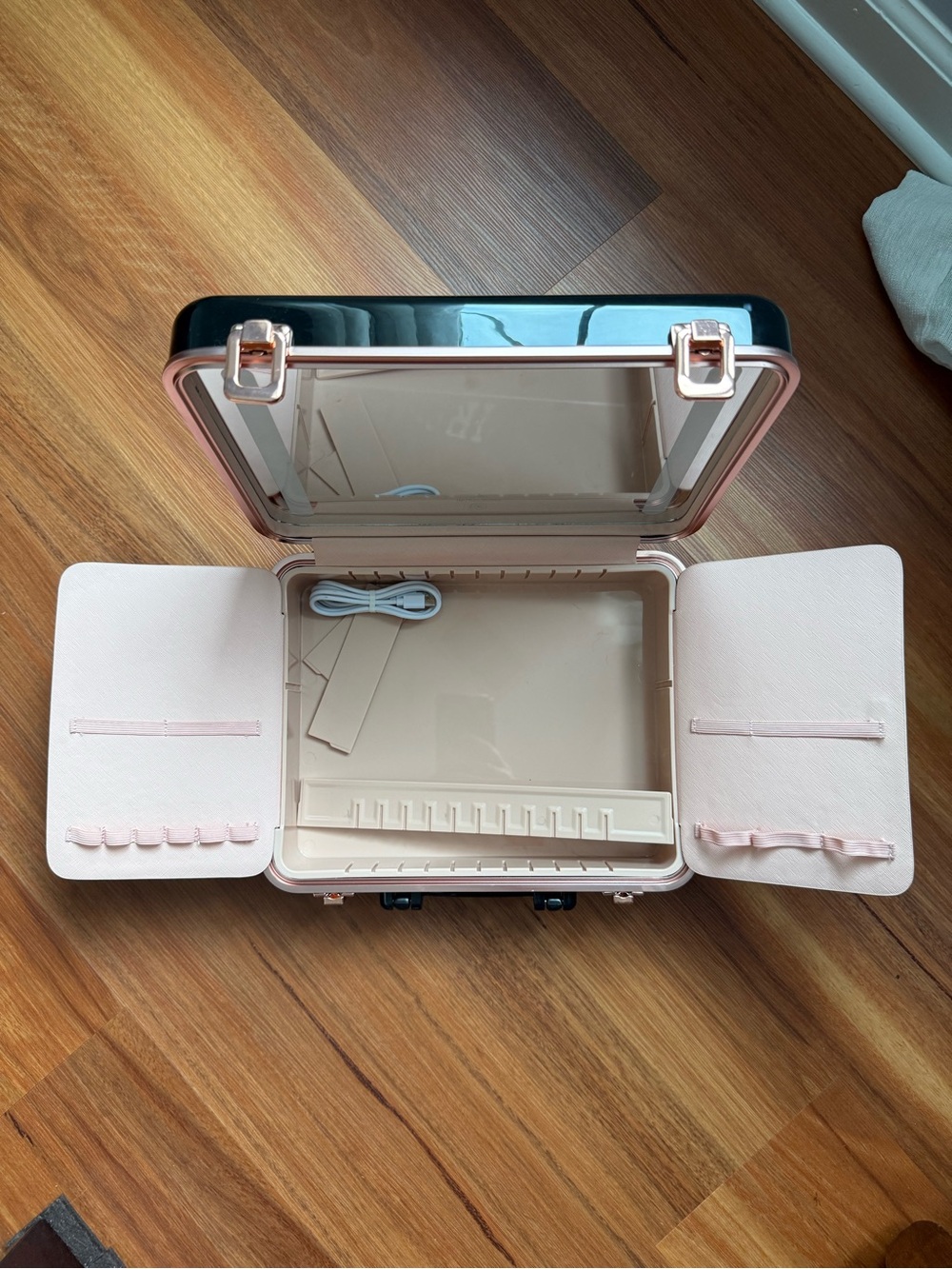 Impressions Laguna Vanity Case Portable with Mirror - Pink and Black